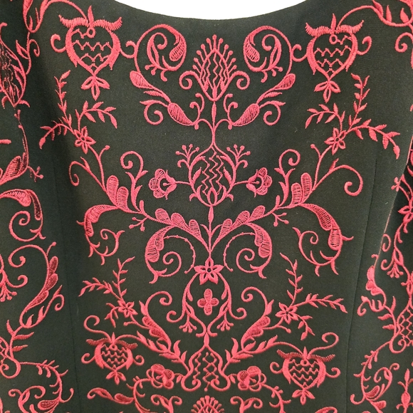 Maggy London Women's Black Dress with Red Embroidery & Beaded Straps Size 6 NWT - Picture 3 of 7